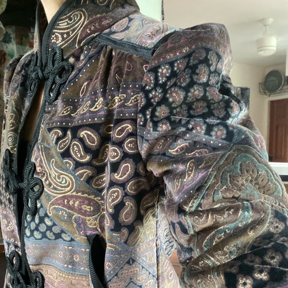 Frances Henaghan paisley brown with gold accents Victorian style velour jacket. - Picture 14 of 16